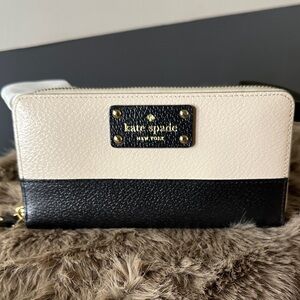 Kate Spade Black and Cream Wallet NWOT